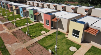Caiado entrega primeiras casas a custo zero em Hidrolândia